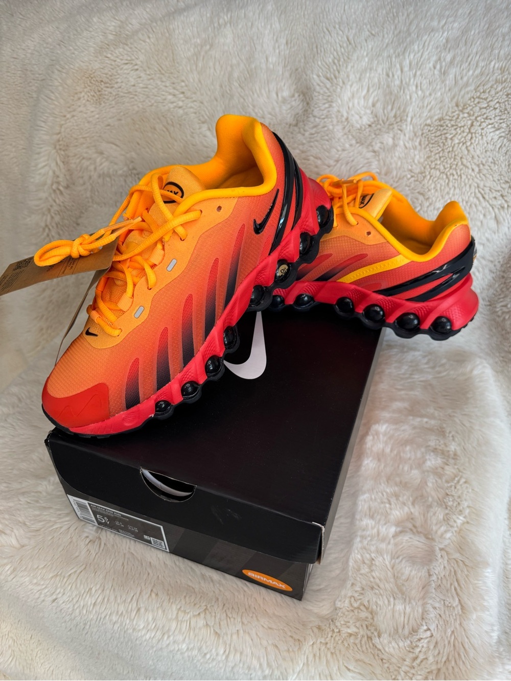 NWB Nike Air Max DN8 Orange/Red Gradient Running Shoes